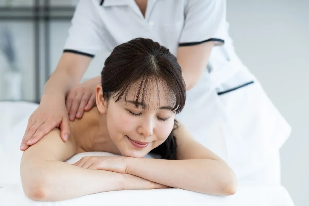 マッサージの時にうつ伏せになっても前髪が崩れにくい秘訣と施術時の注意点